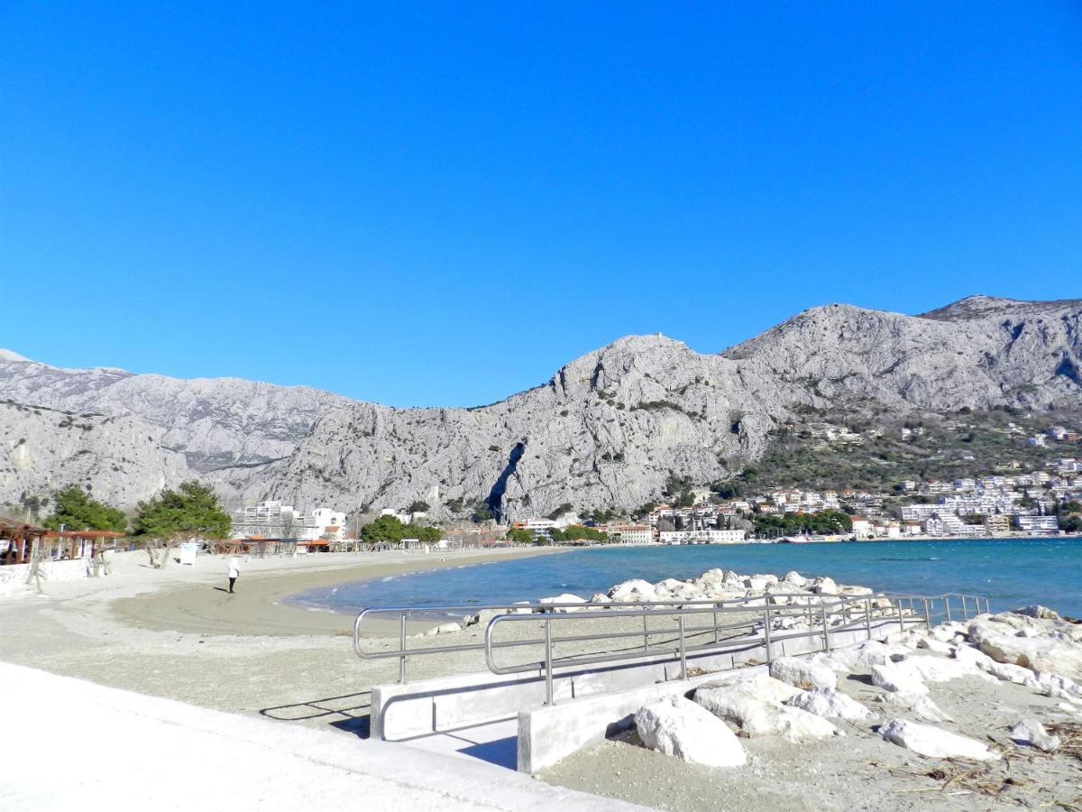 Apartments Zecic Omis Bagian luar foto